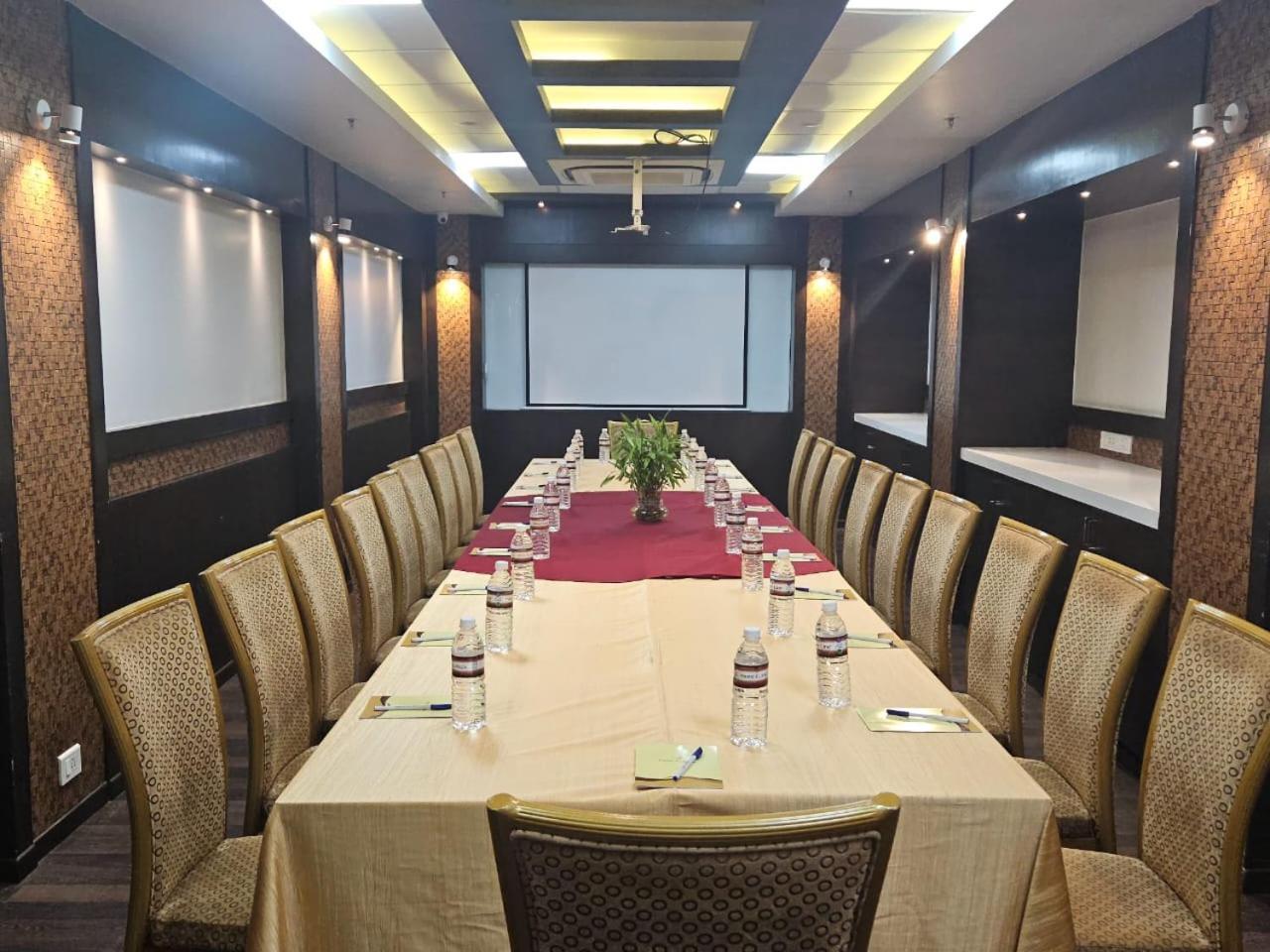 Hotel Park Elanza Chennai Exterior photo