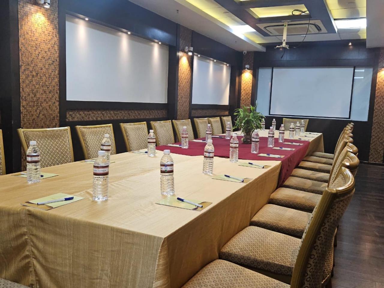 Hotel Park Elanza Chennai Exterior photo