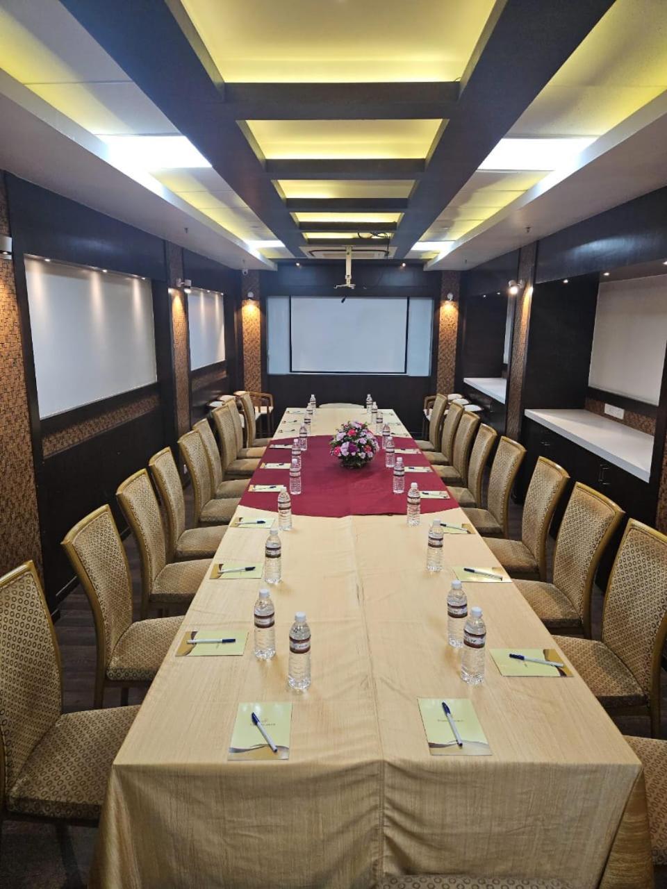 Hotel Park Elanza Chennai Exterior photo