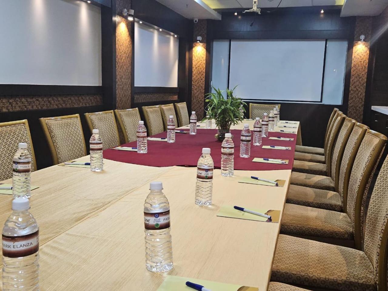 Hotel Park Elanza Chennai Exterior photo